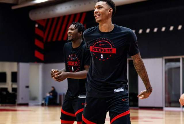 火箭替补41分抢风头，NBA常规赛里锋线轮换把主力逼成吃瓜群众？