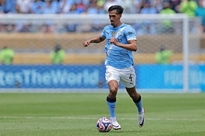 12场出场争议升级，英超曼城新援赖因德斯是宝还是累赘？