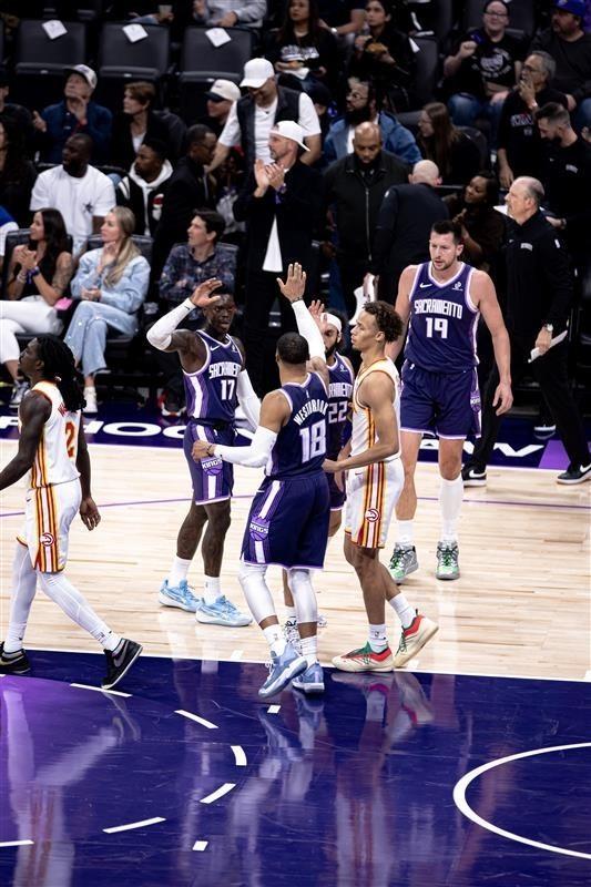 国王100-133被老鹰碾压，NBA一战37分差像家常便饭