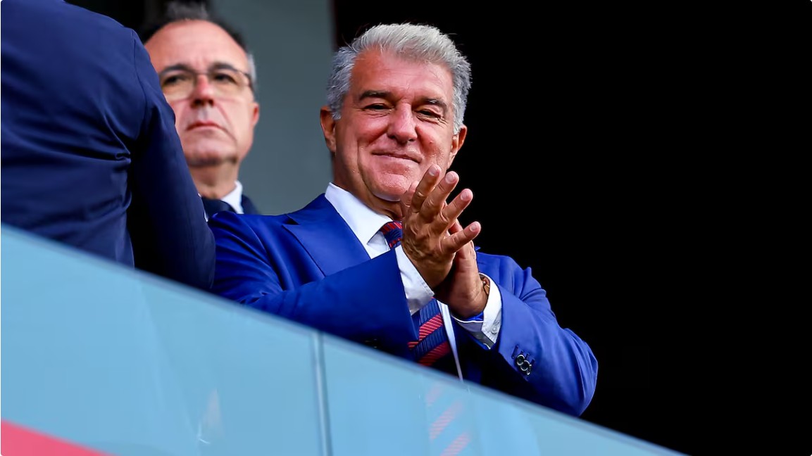 梅西夜访诺坎普掀波澜，拉波尔塔掩饰关系破裂，巴萨青训能救球队？