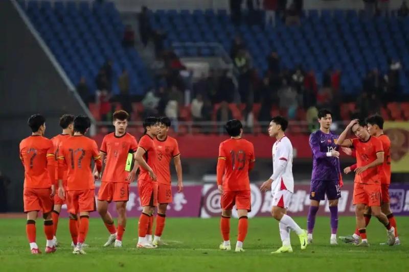 U22熊猫杯首战0-1：国足这体能，连英超双赛也扛不住