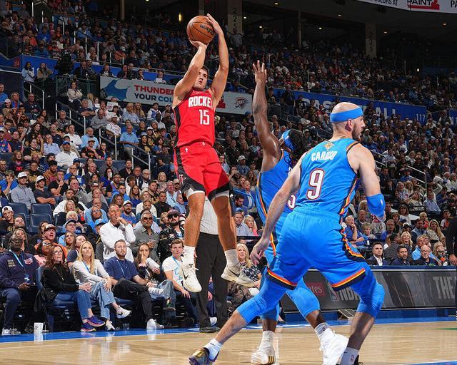 火箭122比115逆转雄鹿，37岁杜兰特社媒晒谢泼德三分命中率50%背后的隐情