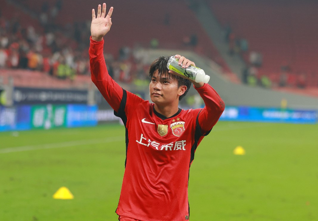 10人赶赴成都救火，U22伤兵满营，中超球员要休战？英超都不敢这样