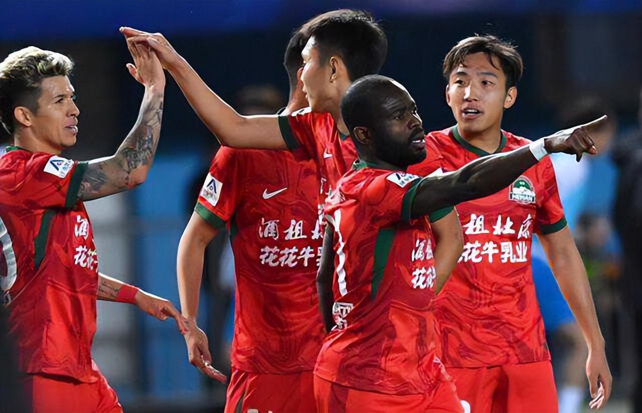 中超第10的河南队4连爆冷，国安和蓉城都被打脸