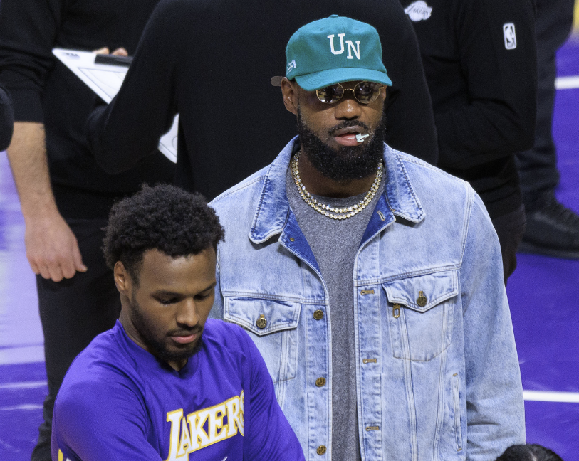 夸梅布朗三条硬核建议撕破脸：詹皇替补坐冷板凳，布朗尼滚蛋，湖人真有这么差？ NBA大戏上演