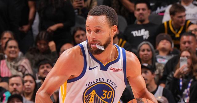 斯蒂芬·库里46分，勇士NBA背靠背险胜马刺队，格林拒绝轮休