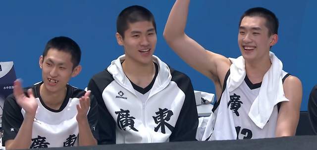 94-75大胜，广东队U18两连胜像NBA热身，英超式碾压四川队