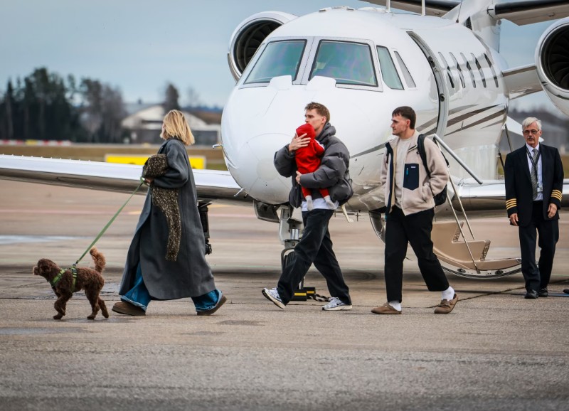 北京时间11月14日01:00对阵，阿森纳中场厄德高从伦敦赶回，英超球星为挪威站台