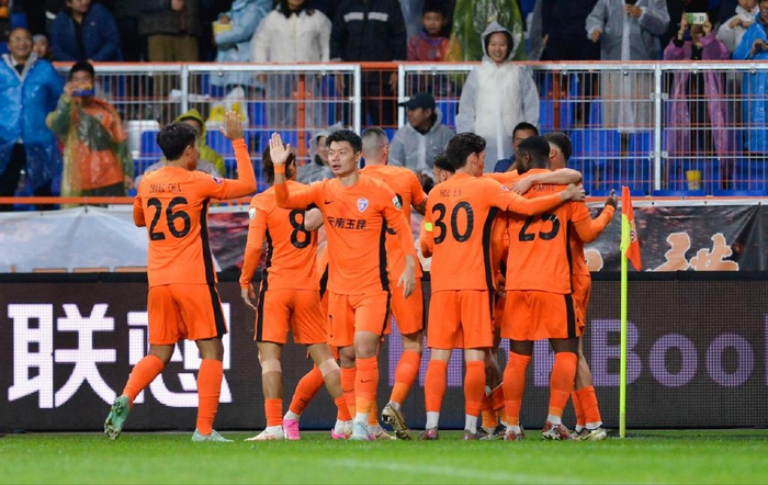 中超2026自然年赛制硬扛亚冠，世界杯年都照常踢，合同和天气成最大铁饭碗