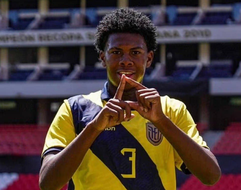 利物浦盯3名后卫，英超又要掏钱？格伊传闻被打回欧冠门口