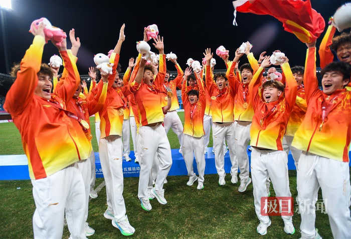 U20点球决战！湖北首夺全运会金牌，1场胜利让英超和欧冠的丢人脸教练也得思考