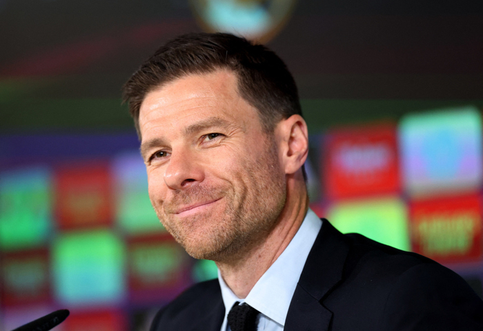 哈维·阿隆索顶皇马10轮起伏，经验不足还是更衣室炸锅？欧冠压力真不是闹着玩