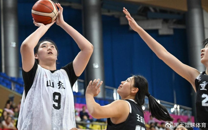 2米28首扣全运会，张子宇这记劈扣让NBA都要翻翻工牌