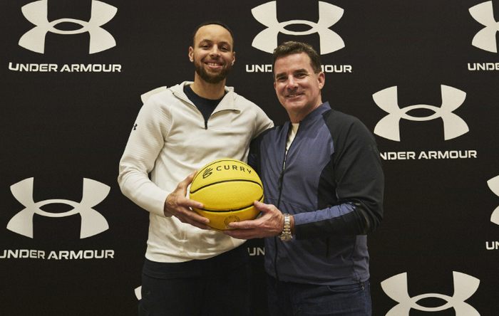 NBA：斯蒂芬·库里与安德玛断约，勇士球鞋合同到2026年后谁笑到最后？