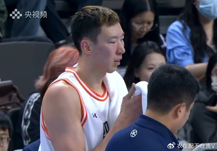 11月11日四川爆冷出局：周琦600万合同比英超转会还狗血