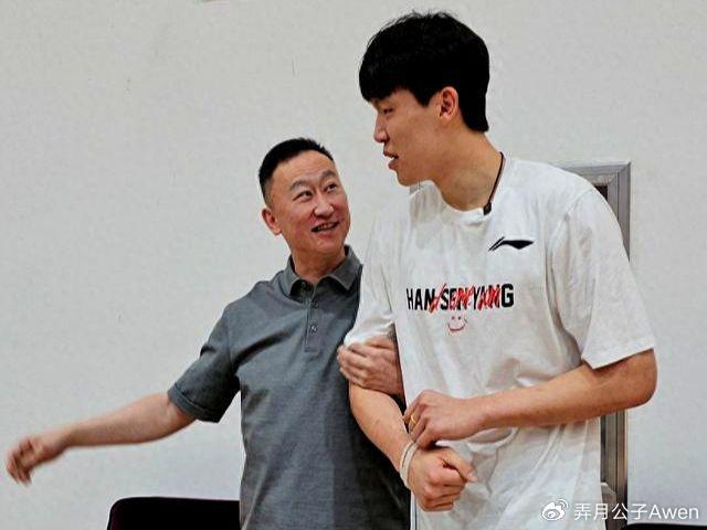 首轮秀1年后：杨瀚森在NBA被追问100次还没轮换？