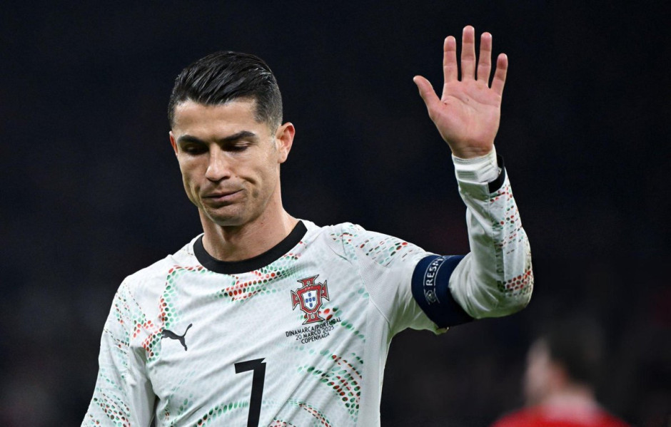 第61分钟被红牌罚下，葡萄牙晋级悬念，C罗让欧冠球迷无语