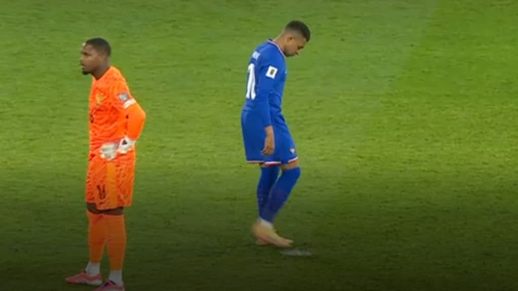 法国4-0锁位，姆巴佩点球小把戏登场，欧冠和英超球迷都乐坏了