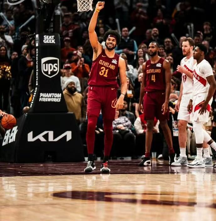 克利夫兰骑士主场13分溃败，猛龙5人20+撕裂NBA东部