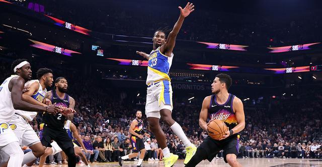 11月14日NBA：步行者队内史密斯左膝受伤，20分钟表现成谜