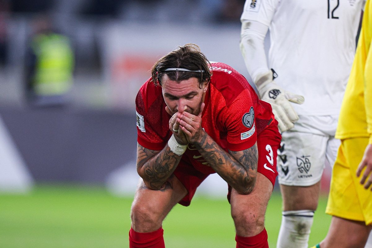 4次国字号出场却错过国家体育场？维希涅夫斯基的黄牌教学，比意甲红牌还扎心