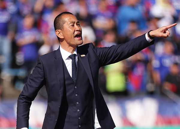 49岁离任，甲府13名次让人笑了：日职乙争斗比英超还戏多