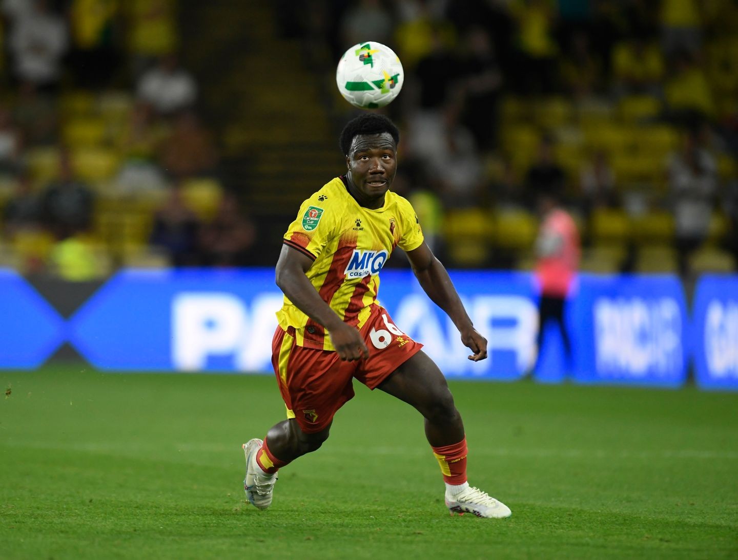 伊兰昆达16场2球表现亮眼，拜仁450万欧买断条款成英超转会焦点