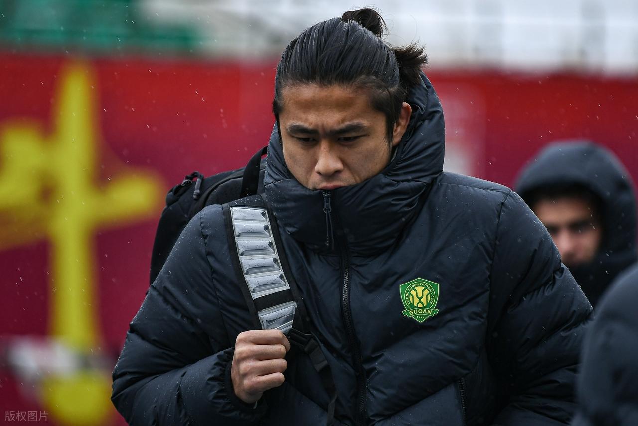 张玉宁29场8球难掩国安颓势，国足主帅还能耐这货多久？