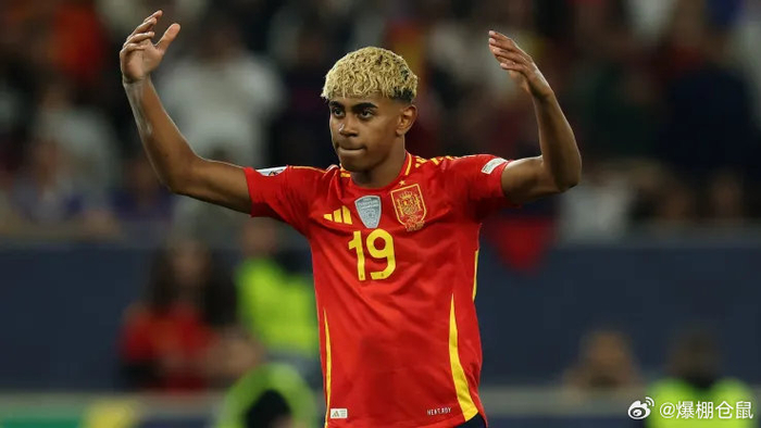 两次征召两次撤回：亚马尔伤退成戏码，西甲里巴塞罗那与西班牙足协互相甩锅