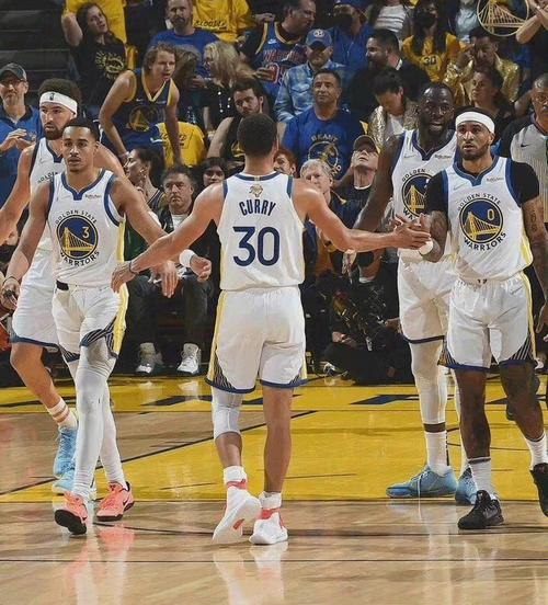 2010-2019：3冠的勇士，詹姆斯还是库里？这个十年谁更像真正的MVP（NBA数据说话）