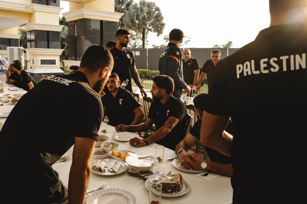 35小时行程与0-1：巴勒斯坦球员像流亡者走过吉隆坡，比英超更硬的旅程