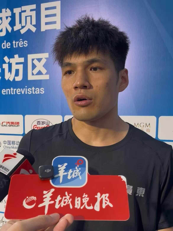 三人男篮广东队22比17憾失四强，陈国豪带伤苦拼却扛不住上海火力