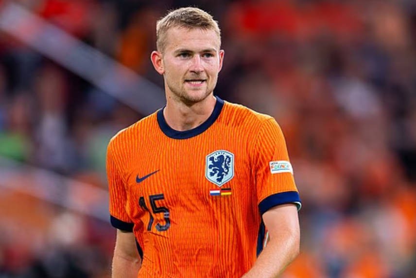 26岁德利赫特心态翻牌，英超强队和曼联那档事儿得瞪大眼