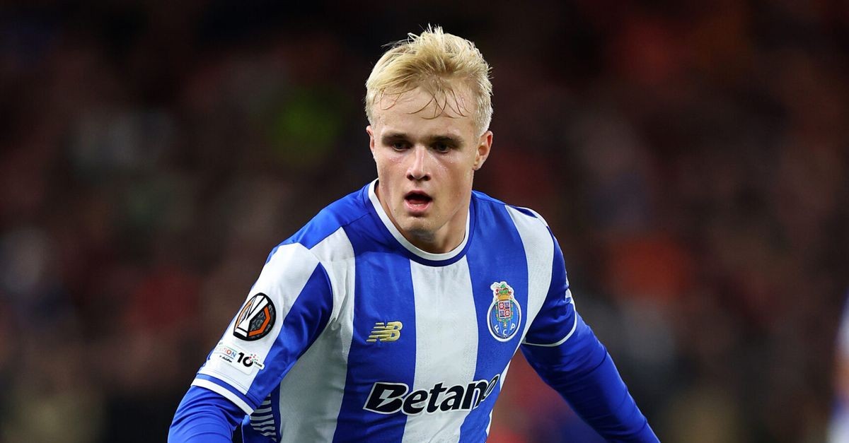 2000万升值成香饽饽？英超意甲为19岁中场挤破头，罗马那不勒斯争相围观