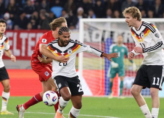 2-0小胜也别乐：德国保住第一但斯洛伐克跟上去了，英超和欧冠球迷都笑了