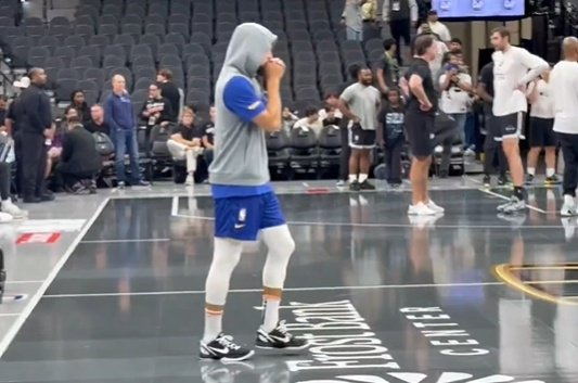 Kobe 6 Gigi上脚，1双球鞋把NBA赛场变成情怀展