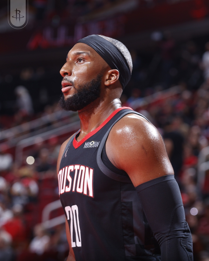 火箭三节领先14分，开拓者这节防守跟打酱油一样 NBA硬碰硬不留情