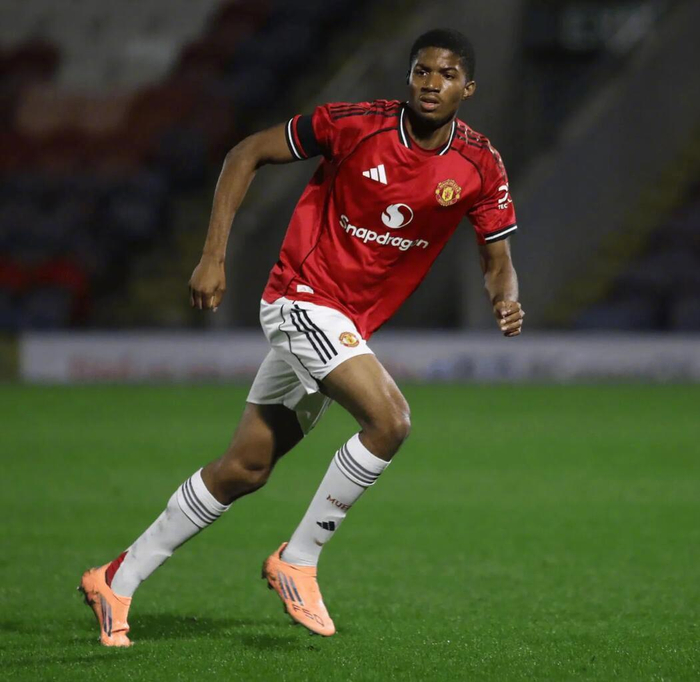 18岁奇多-奥比回归一线训练，英超曼联替补多了个能抢戏的年轻人