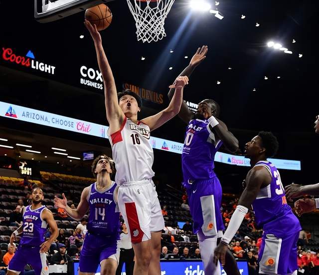 11分13板能打NBA？杨瀚森在发展联盟的两面镜子