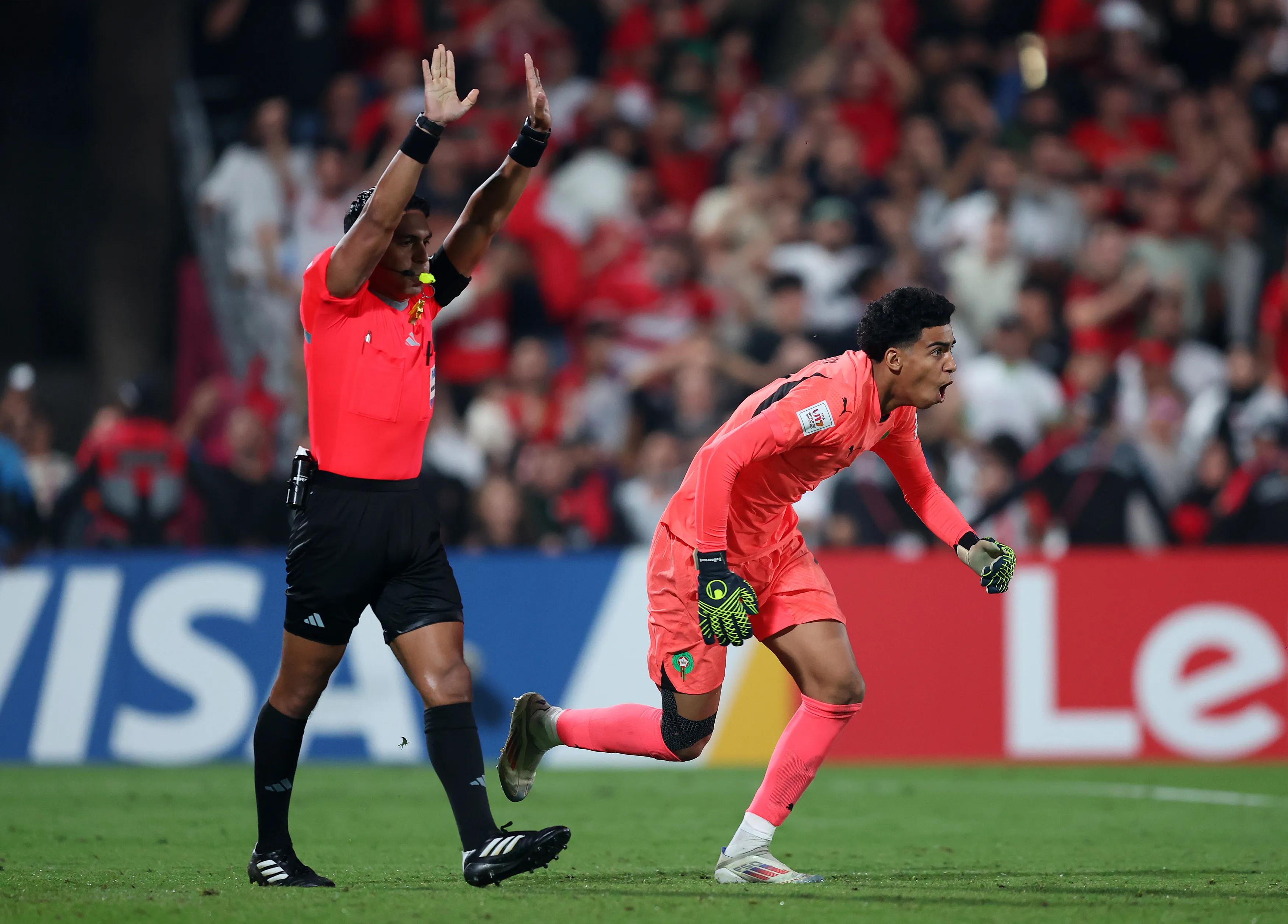 4场点球淘汰，墨西哥门将竟成射手，U17世界杯混战英超级压轴戏！