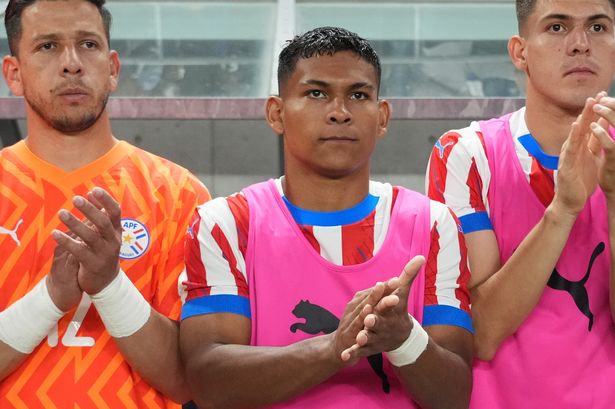 1位巴拉圭人穿上曼联红，英超舞台是温床还是炼狱？