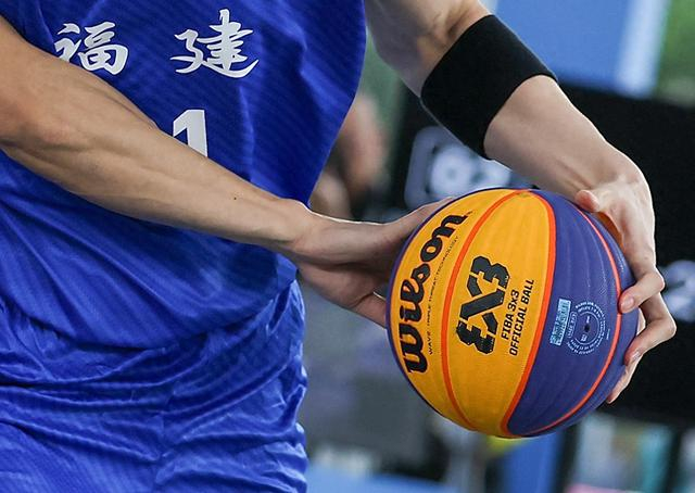 上海队22-14轻取福建队！全运会半决赛变成篮球睡前故事？