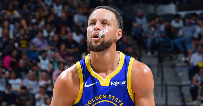 NBA夜战：勇士客场胜马刺，斯蒂芬·库里49分，距乔丹44次纪录只差1