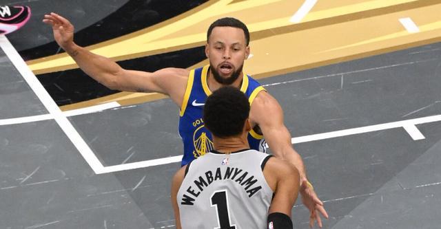 马刺主场连输勇士，库里49分狂飙，NBA防守怎么就这么烂