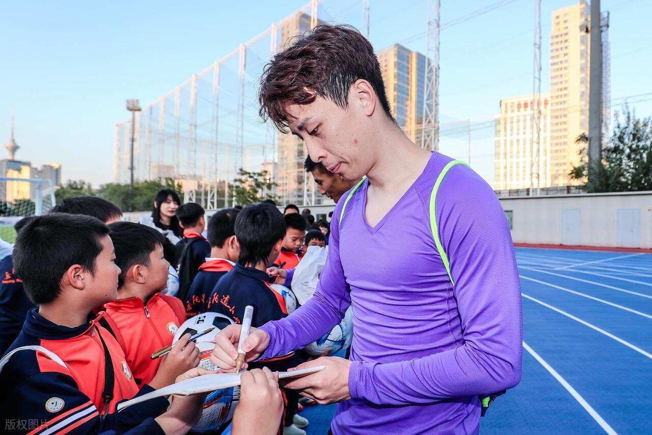 30岁铁人巴顿中超受伤缺席国安热身，津门虎于根伟还能解释几次？