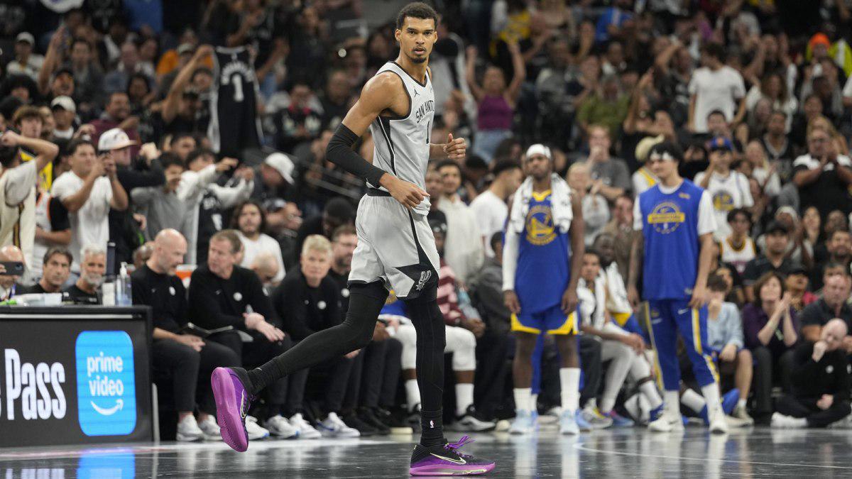 马刺108-109惜败勇士：文班亚26+12被冷落，NBA裁决在谁手里？