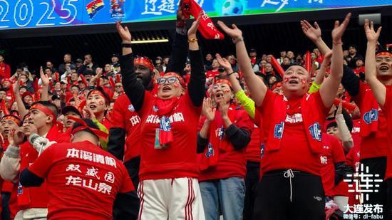 6.3万人见证4:0大胜，辽超爆棚，超级联赛也要学学？