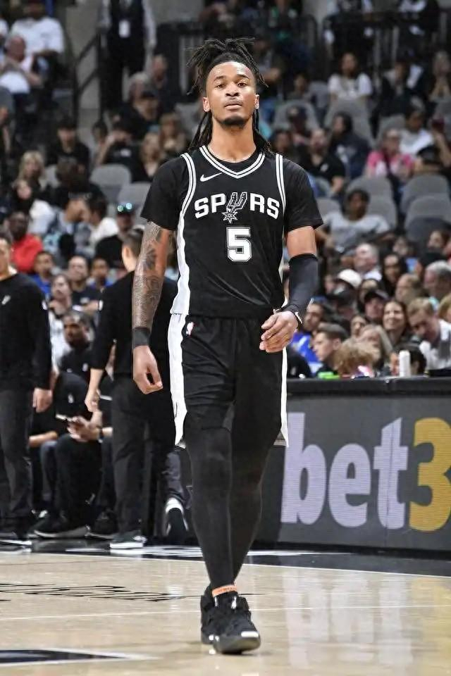 马刺用4号签押注未来，卡斯尔把NBA节奏生生改了多少？克里斯·保罗当老师又上班