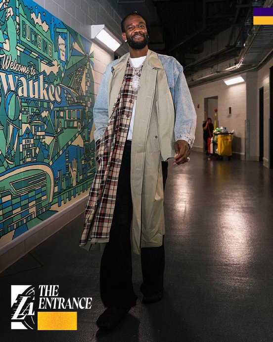 10套球员通道穿搭亮瞎眼，湖人雄鹿在NBA场外先开战