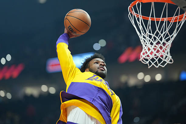 布朗尼首次首发已是第二次，雄鹿对开拓者，这常规赛到底是啥操作？